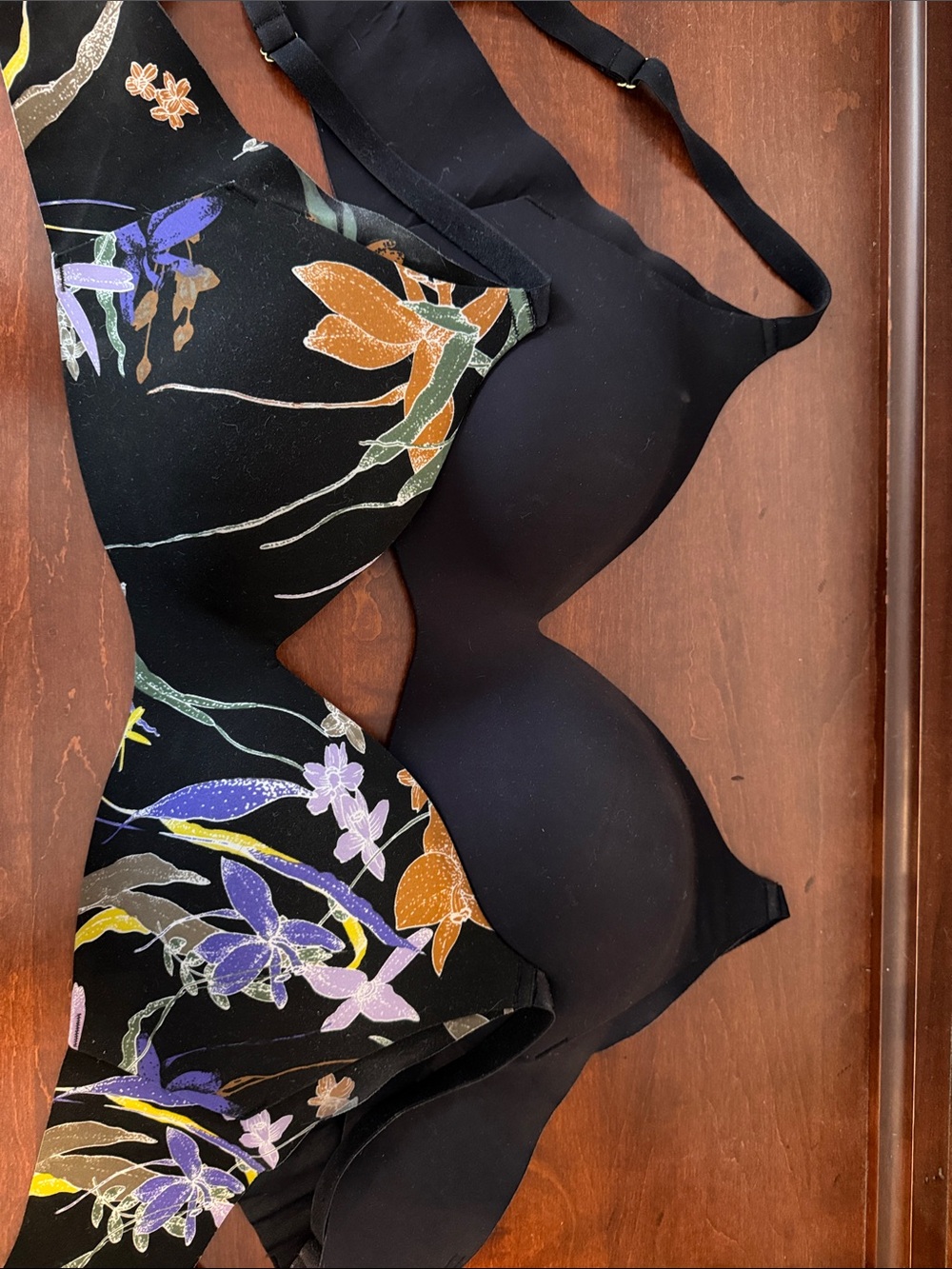 Pair of 2 Knix Wingwoman Bras Black and Floral-Accent, size 4